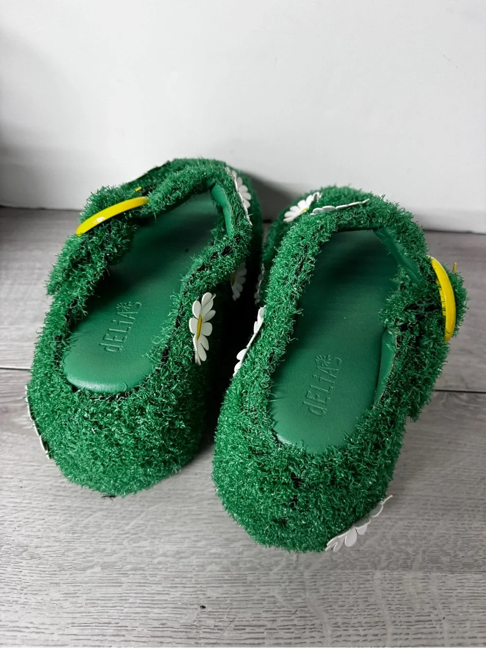 Delia's Daisy Turf Platform Sandals - Green Sz 6M